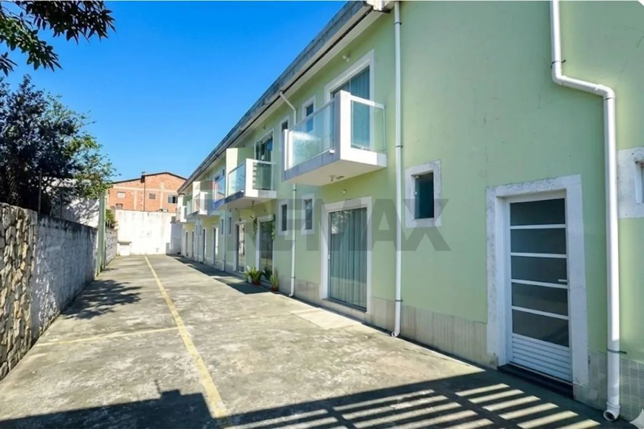 Compra Perfeita: Apto em Peruíbe com Varanda!