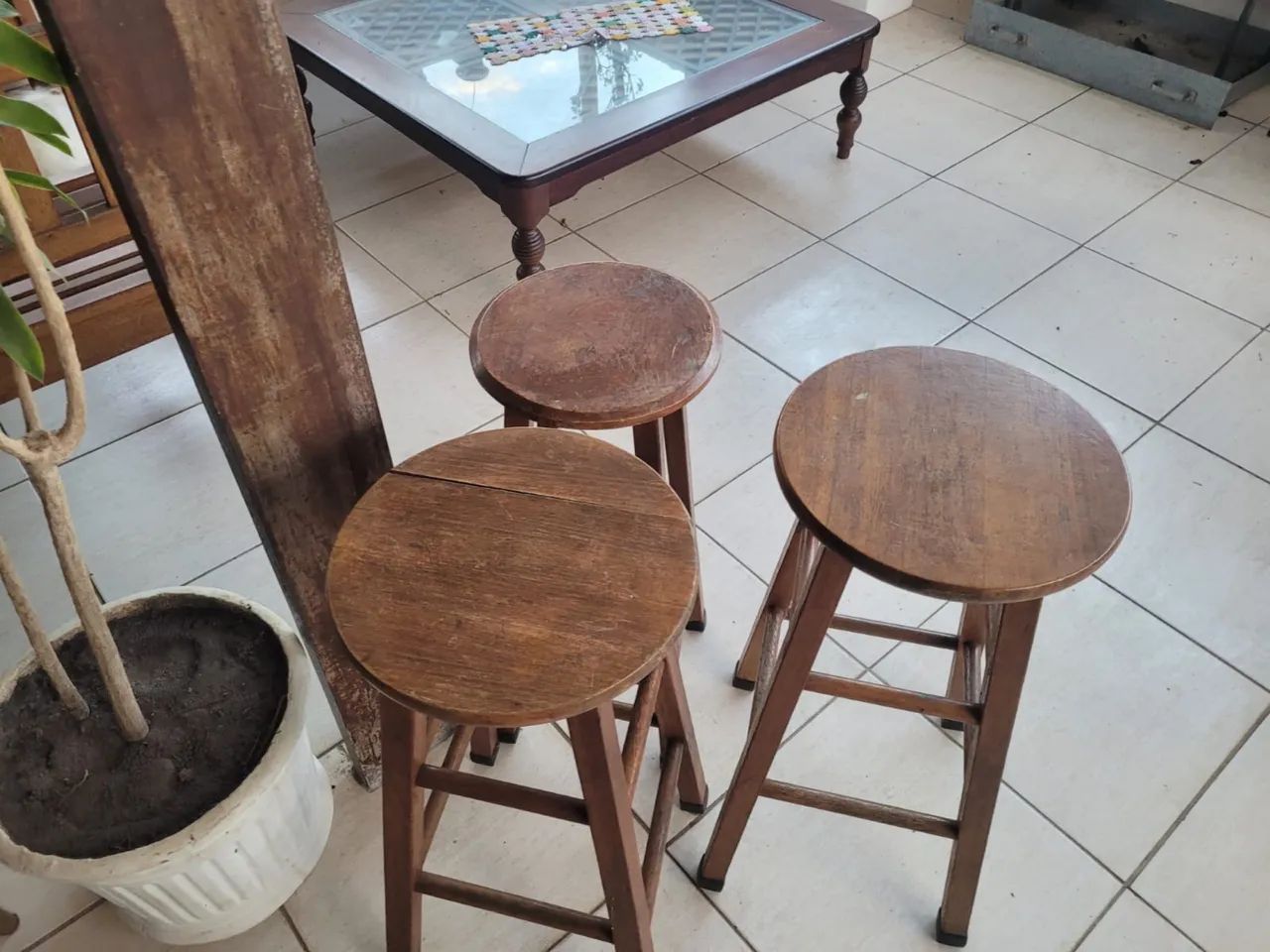 3 banquetas de madeira 