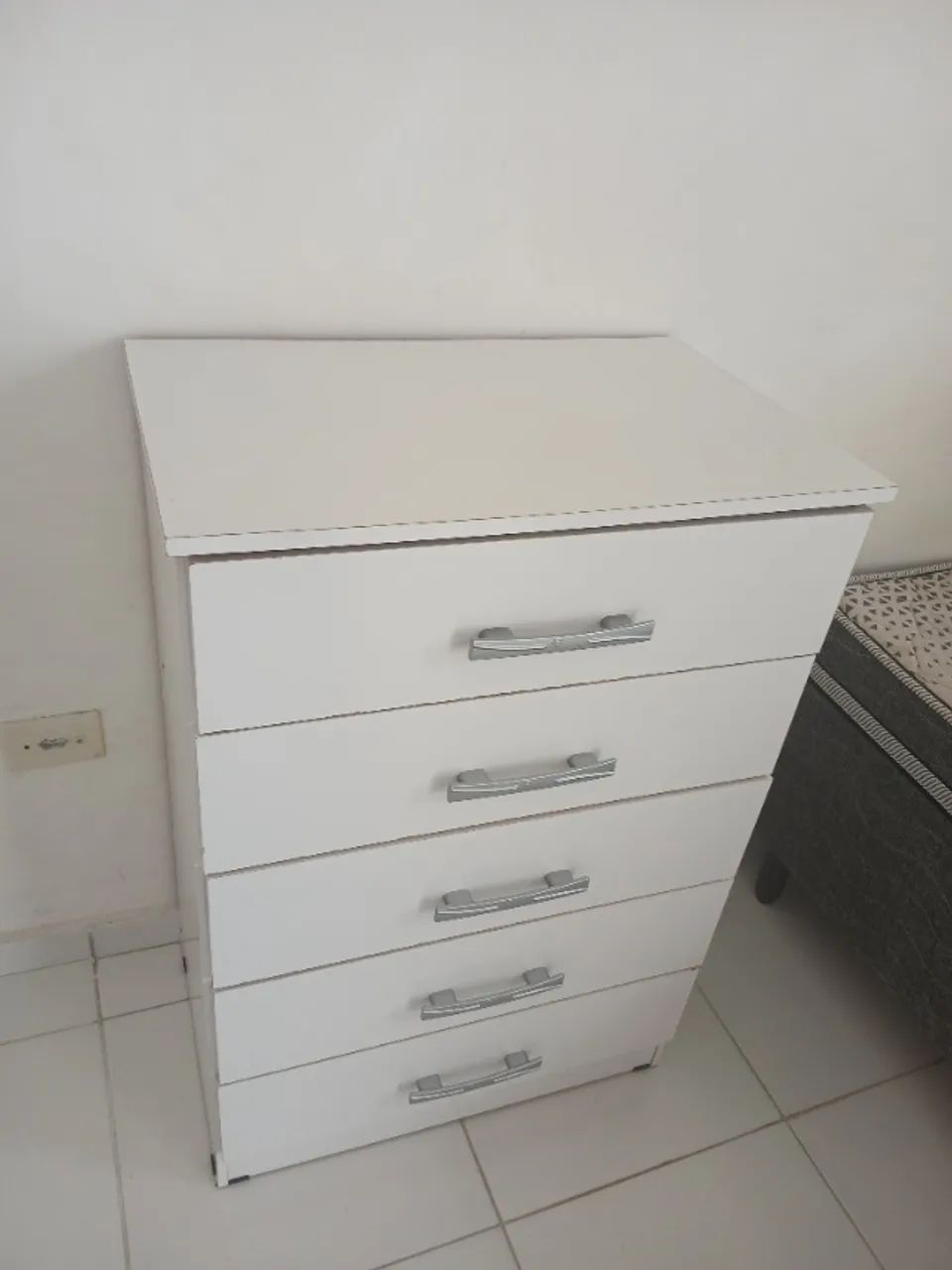 Cômoda com 5 gavetas branca - Foto 2