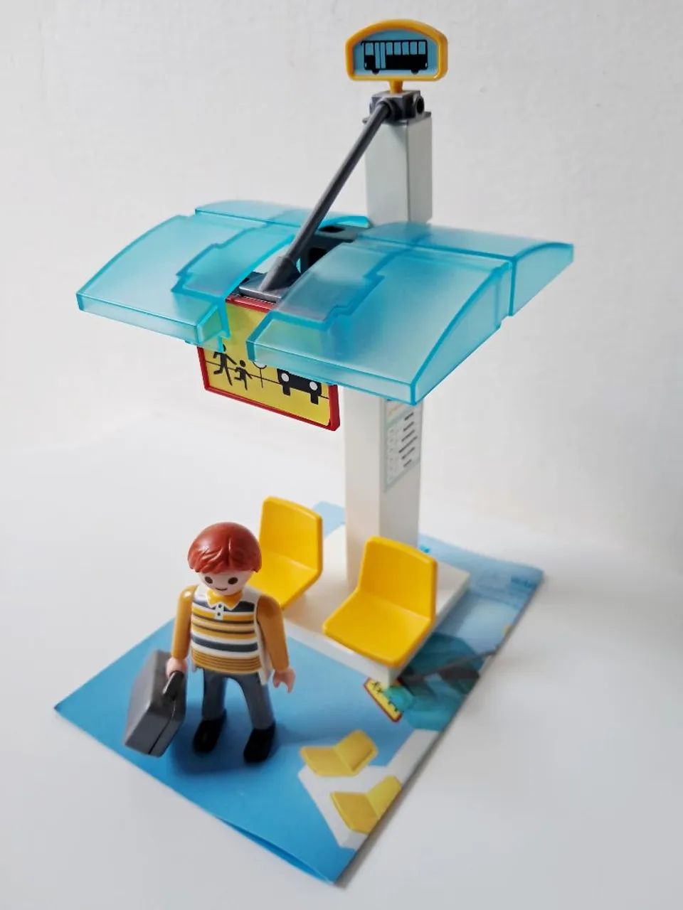 Playmobil Parada de Ônibus com Figura e Acessórios 