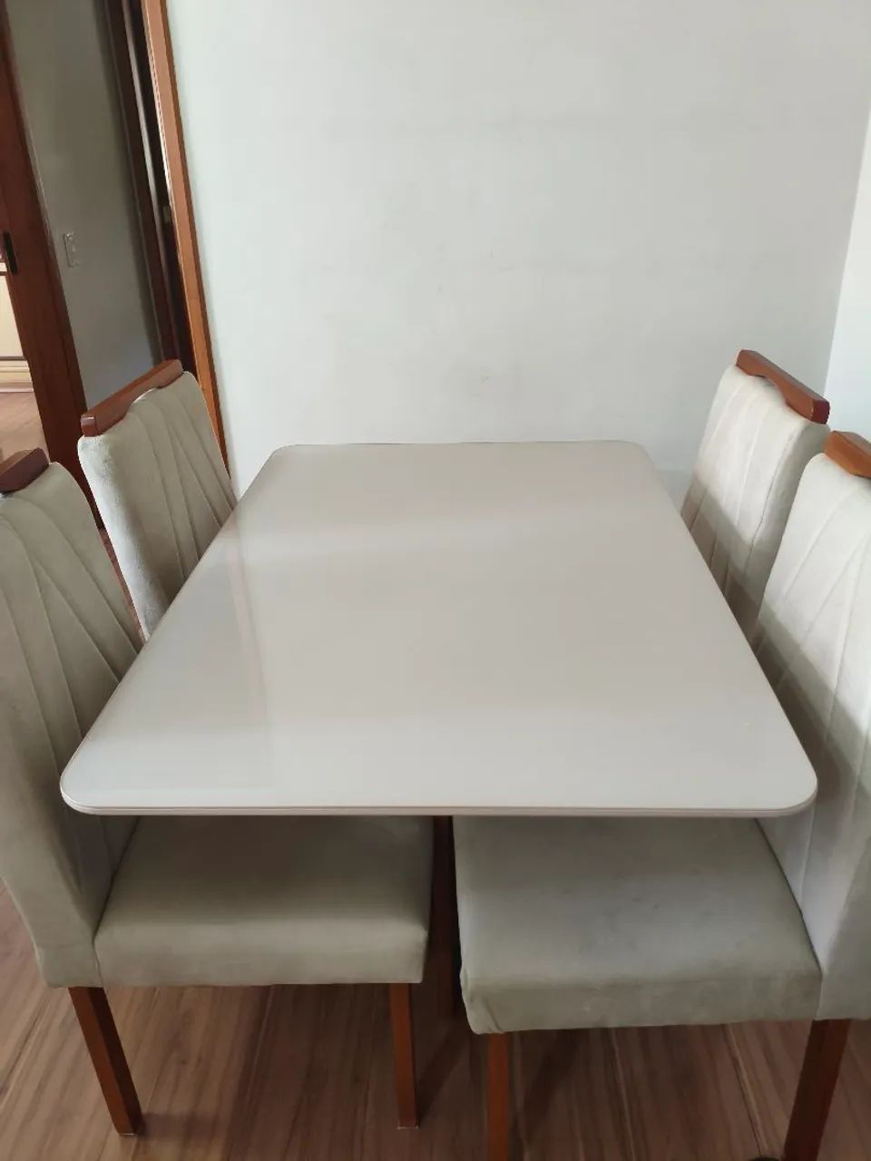 Mesa de jantar - 4 cadeiras estofadas - Foto 3