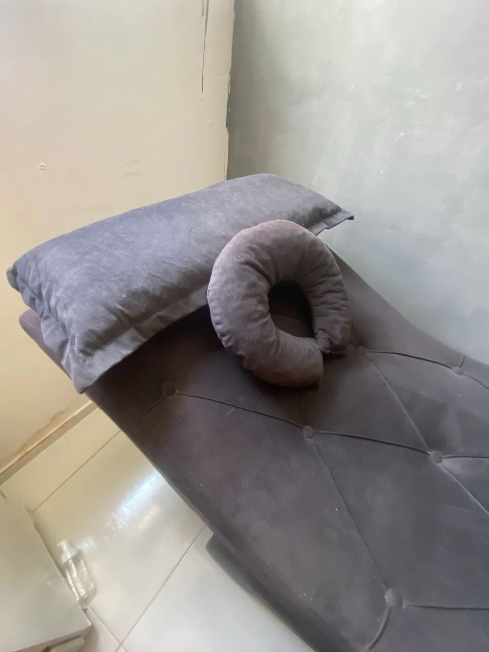 Maca luxo preta, com almofada e escada semi nova - Foto 5