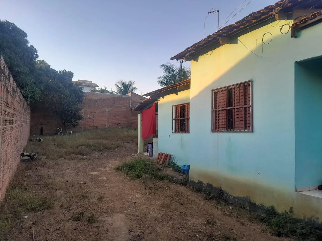 CASA À VENDA NO AURENY 1 - 2 QUARTOS + QUINTAL GRANDE