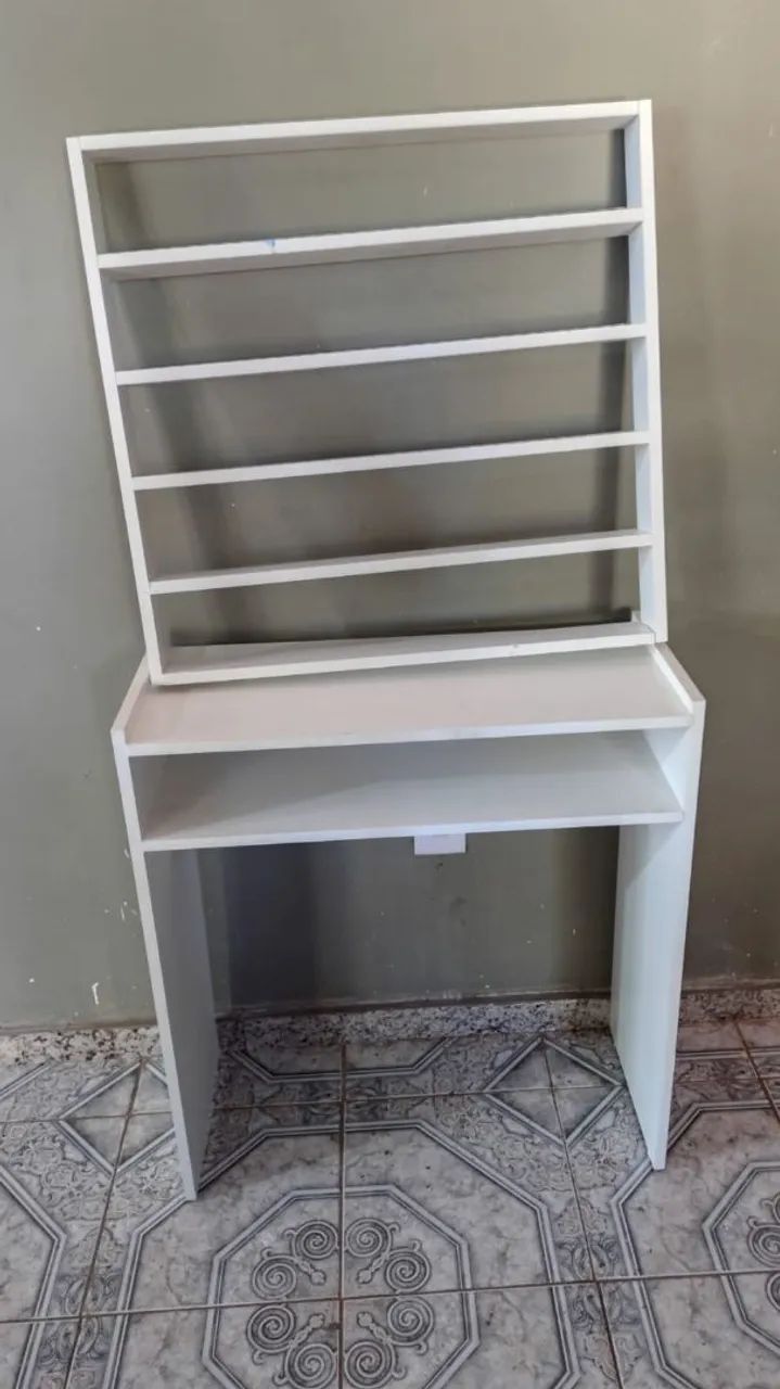 Mesa e expositor 