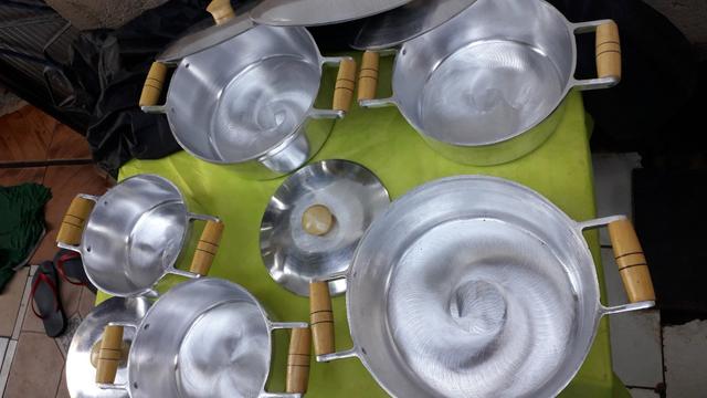 Conjunto de panelas de alumínio batido