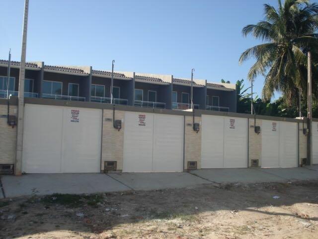 Casa duplex com dois quartos dois banheiros