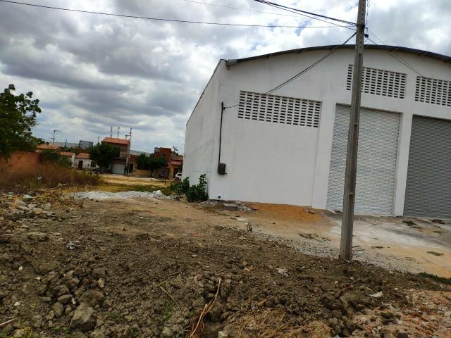 Galpão aluguel com terreno do lado russas ce