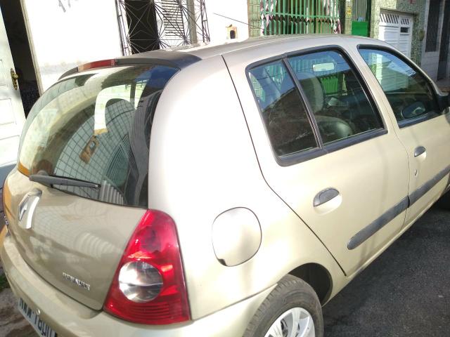 Vendo um Renault Clio tratar */ zap