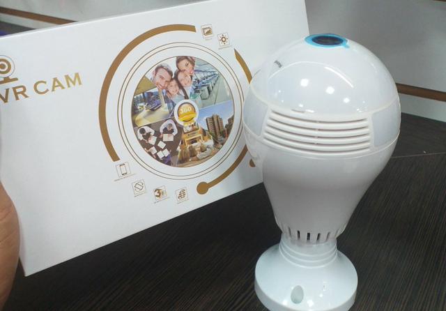 Lâmpada câmera espiã 360° monitore tudo pelo seu celular em tempo real