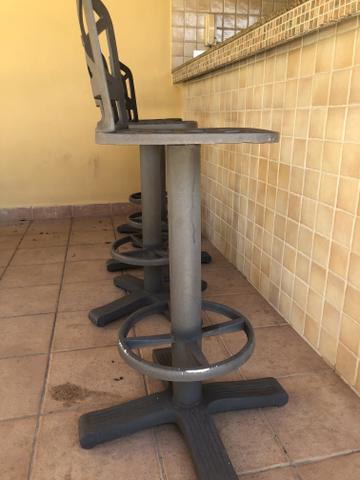 4 Banquetas giratórias em alumínio pintado - Foto 2