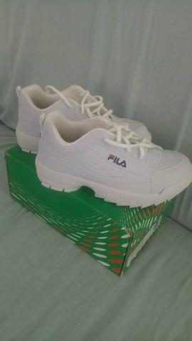 Tenes Fila novo na caixa número 32