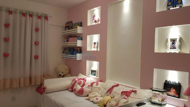 Apartamento de 2 vagas mobiliado no Edifício Fábio Ferreira
