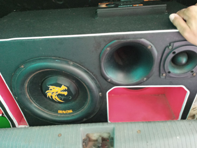 Vendo som pra carro 800,00
