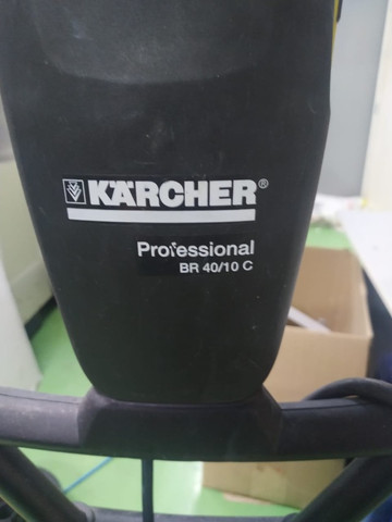 Lavadora e Secadora de Piso Industrial Karcher BR40/10 ADV