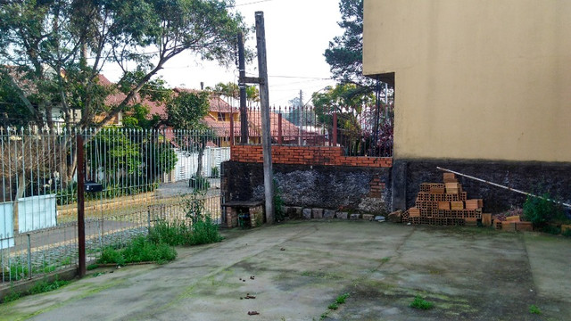 Duas Casas 4 dormitórios frente 2 Ruas estac 8 carros Junto Planalto - Foto 17