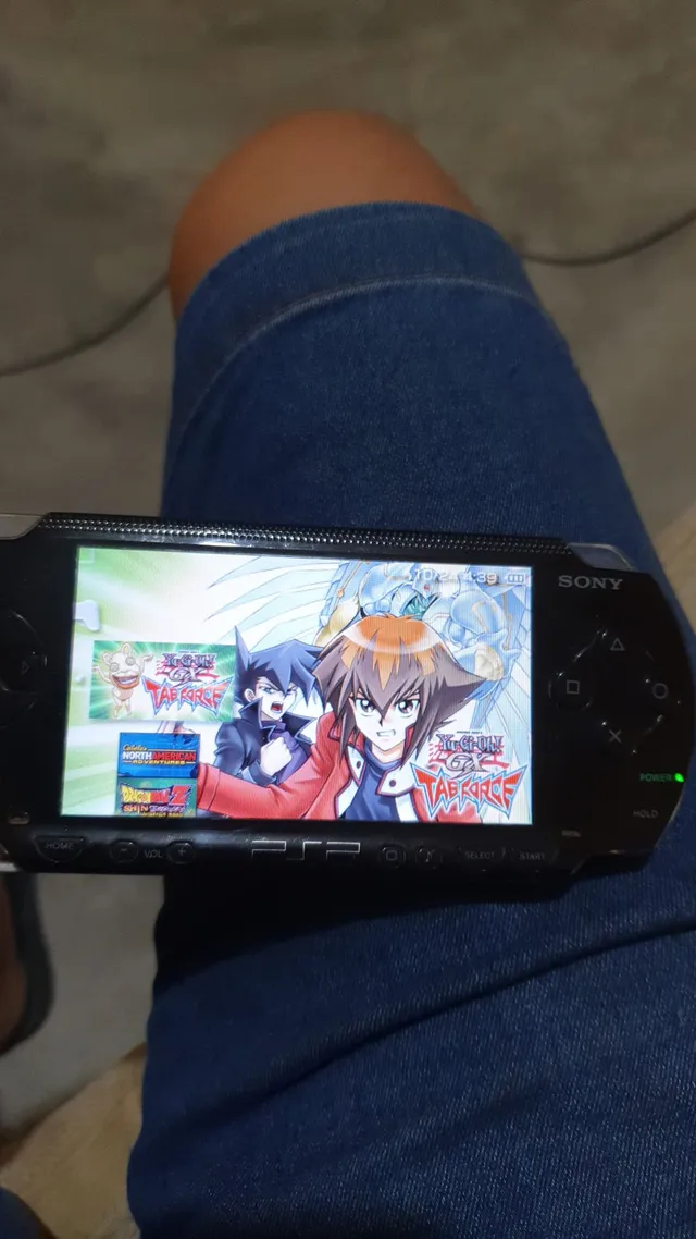 PSP Go vs Xperia play - Lado a lado Rodando PS1!! 