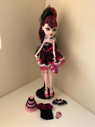 Conjunto de bonecas e moda Monster High, Draculaura com armário de