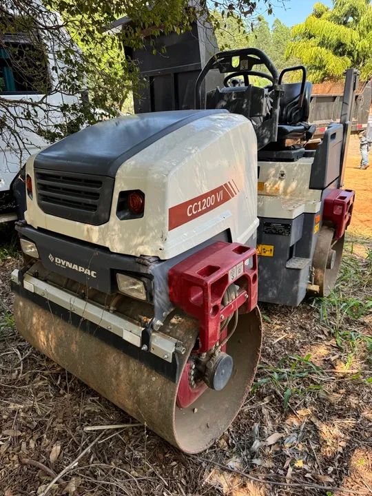 Rolo compactador Liso Dynapac CC1200 - Foto 4