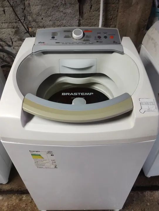 Máquina de Lavar Roupa Brastemp 9kg  Semi-nova 110