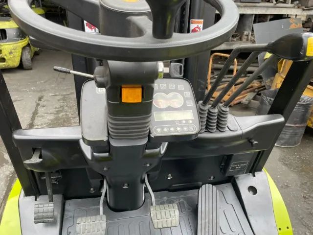 Empilhadeira GLP Clark, C30L, Capacidade 3.000Kg - Foto 5