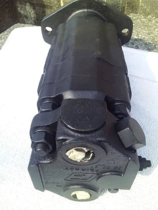 Bomba Hidr Dupla p/  Pá carreg  FR 12