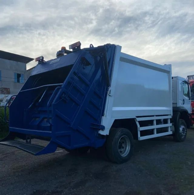 Caminhão VW 17280 Constellation - Ano 2016 - C/ Compactador - Foto 3