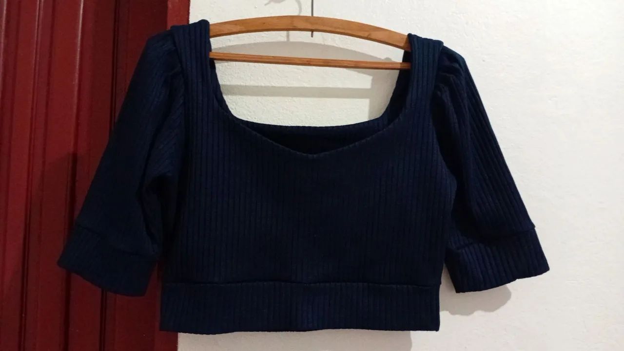 Blusa Azul Marinho com Manga 3/4 - Elegância e Conforto