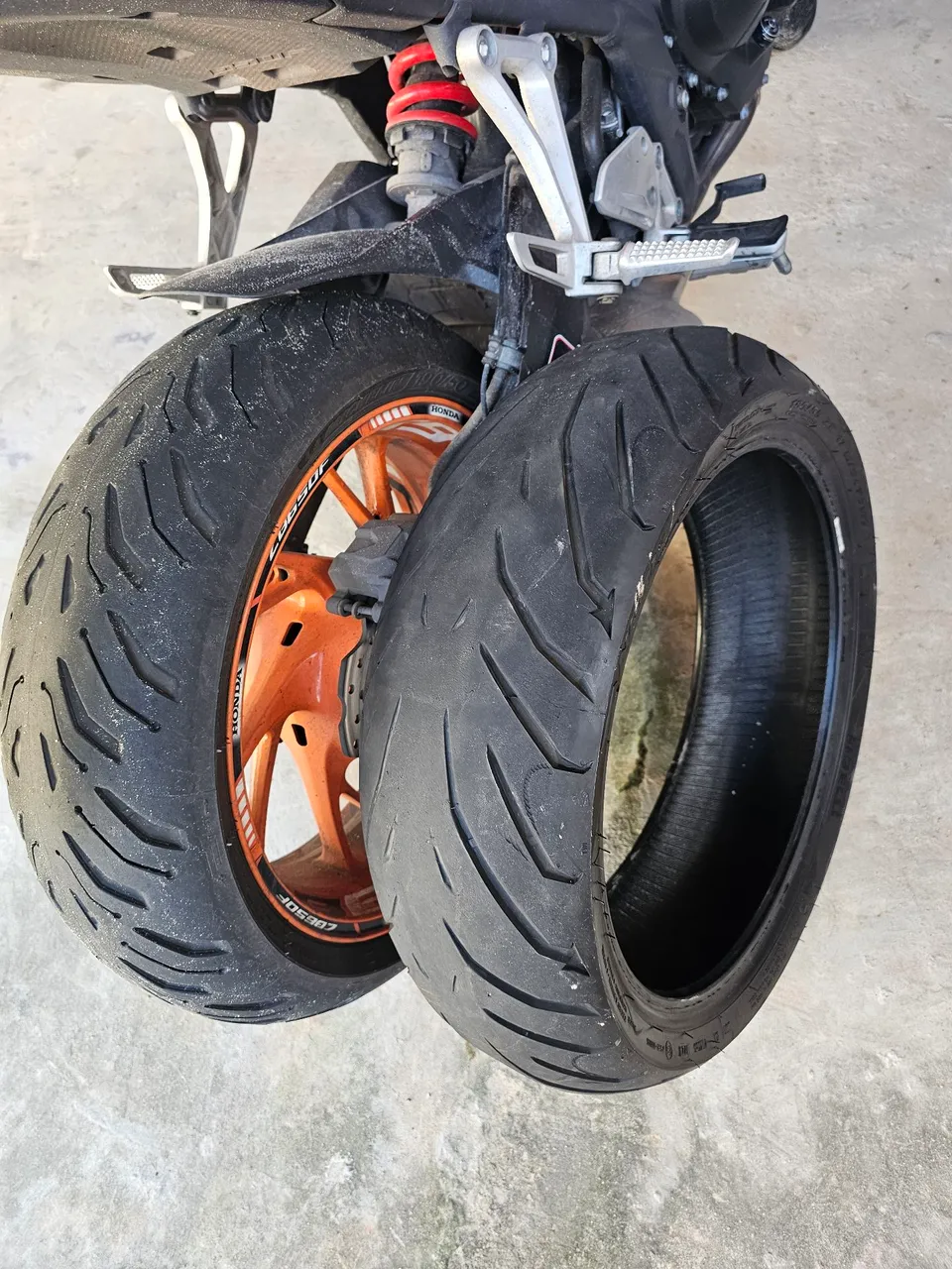 Pneu de Moto Novo - Excelente Aderência e Durabilidade