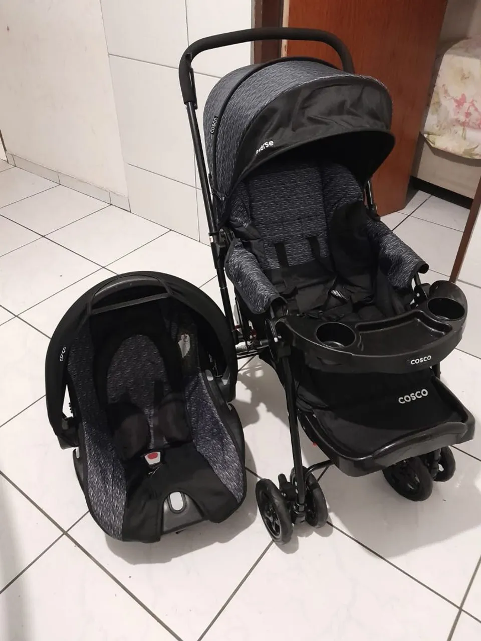 Carrinho de bebê Cosco e bb conforto unissex