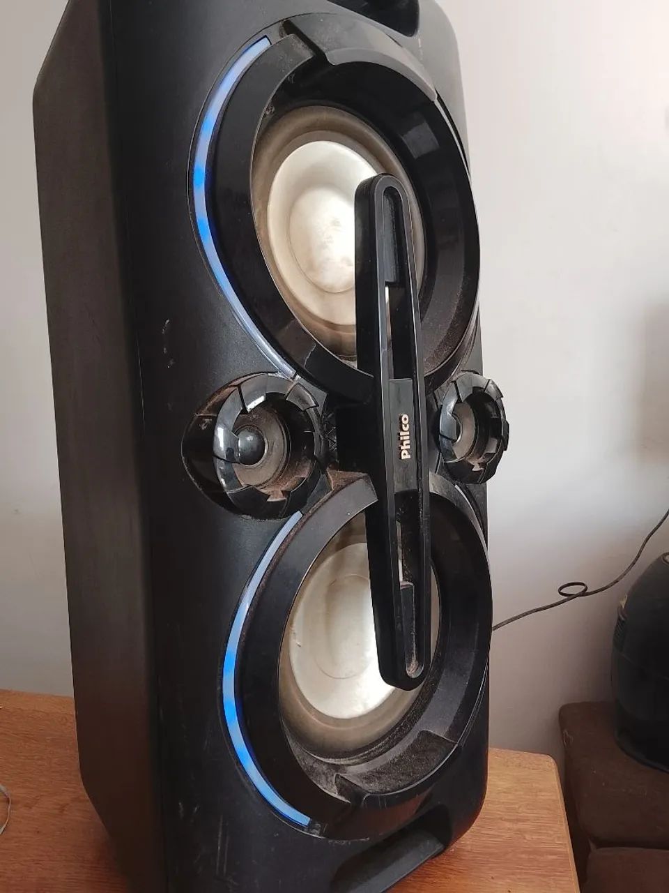 Vendo caixa de som da marca PHILCO obs: TÁ PEGANDO SOMENTE NA TOMADA bateria arriou TROCAR - Foto 3