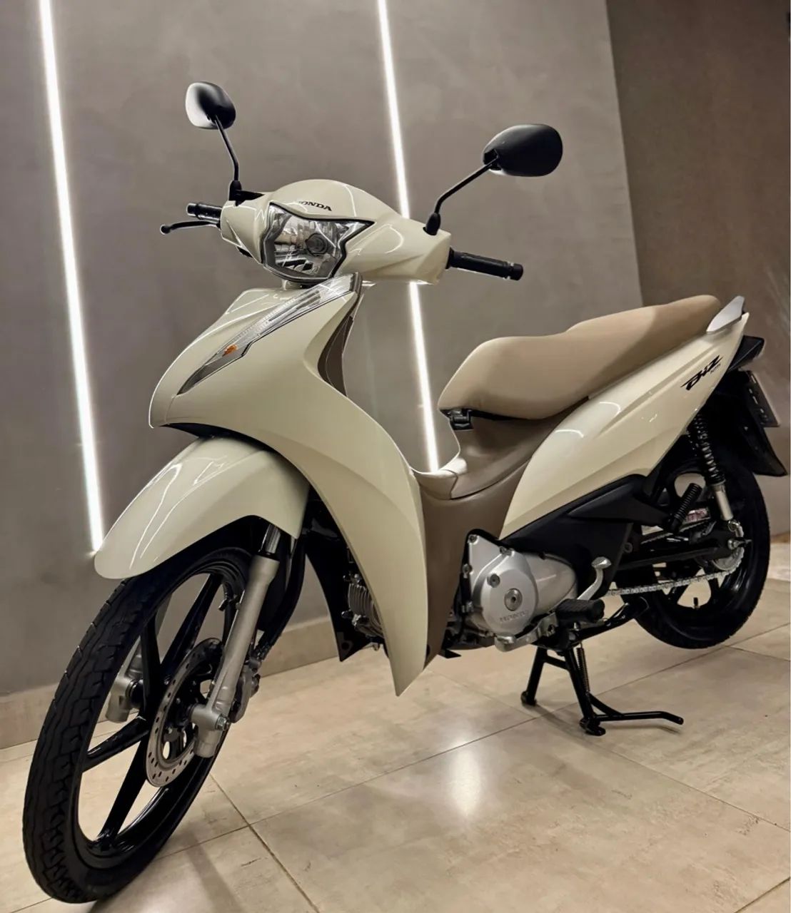 Honda Biz ex 125 branco pérola caramelo  - Foto 3