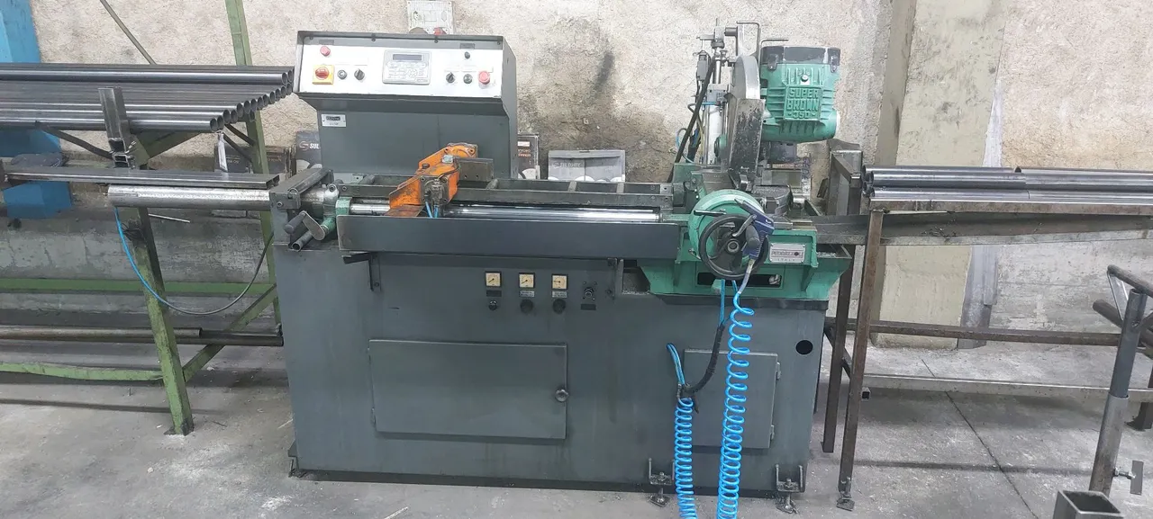 Serra para tubos e perfis automatica