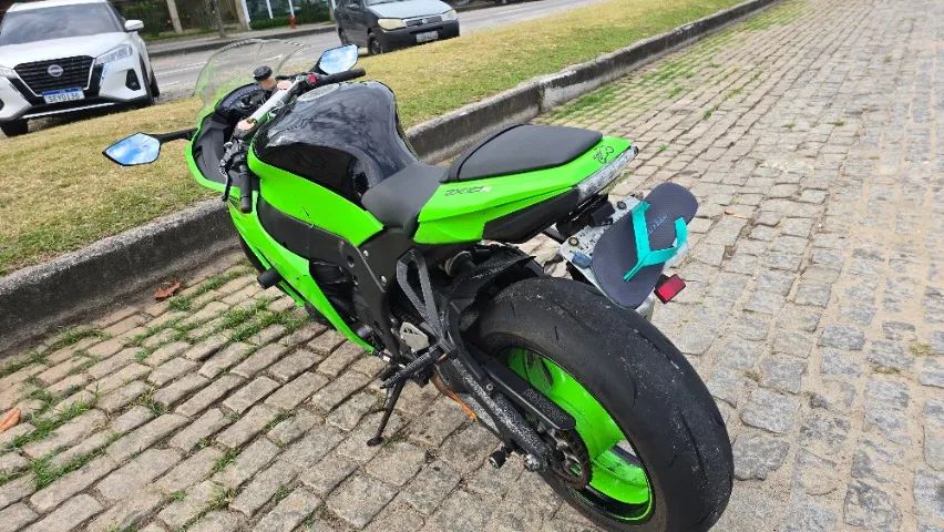 Kawasaki Zx-10/ Zx-10r 1000cc 2011 - 1447046406 | OLX