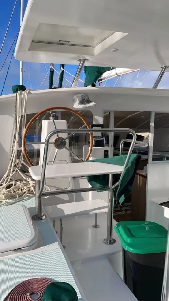 Catamaran 32 Pés 02 Volvo Penta 3 cilindros Hélices Foldings ano 2023 - Foto 2