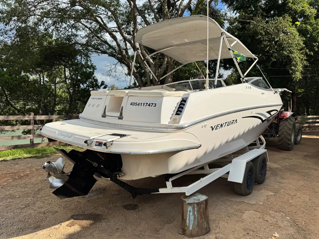 Lancha Ventura V250 Comfort Mercruiser V8 350 MAG 2012 - Foto 3