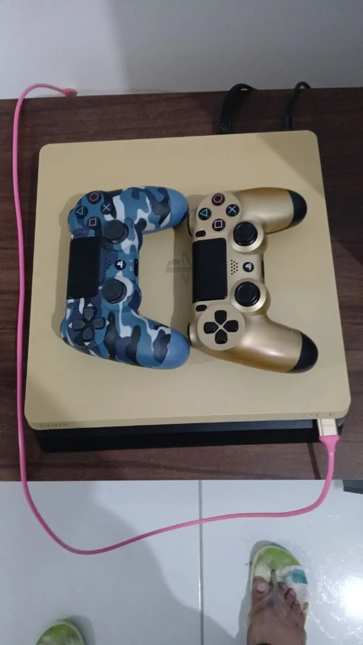 Playstation 4 Slim com 2 Controles