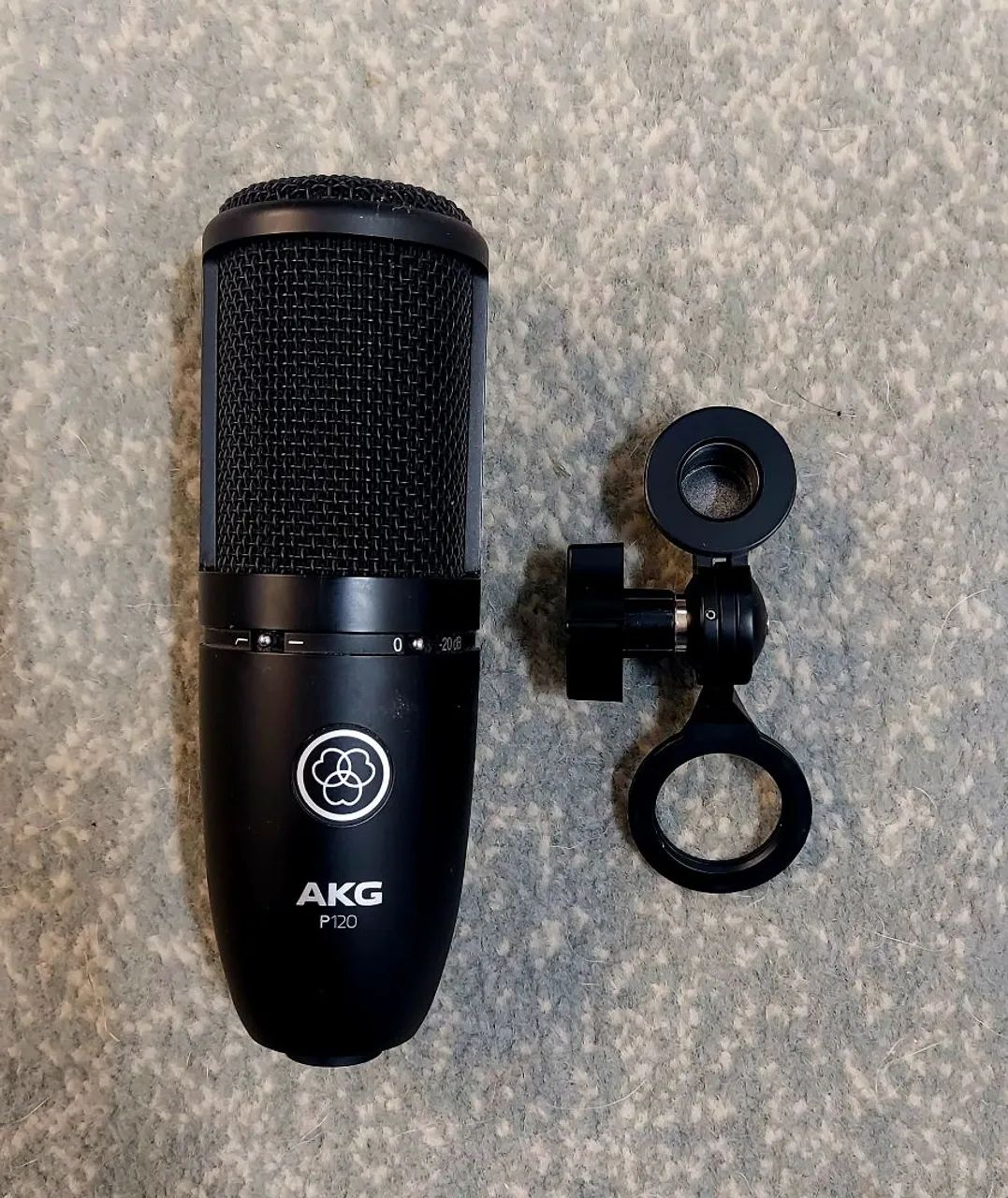 Microfone AKG P120 - Novíssimo