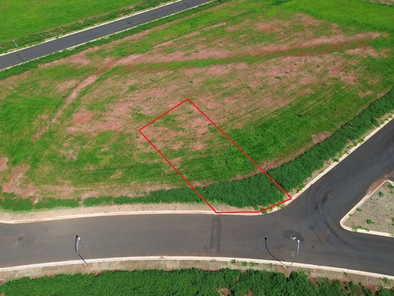 Lote em condomínio para venda, 389m²