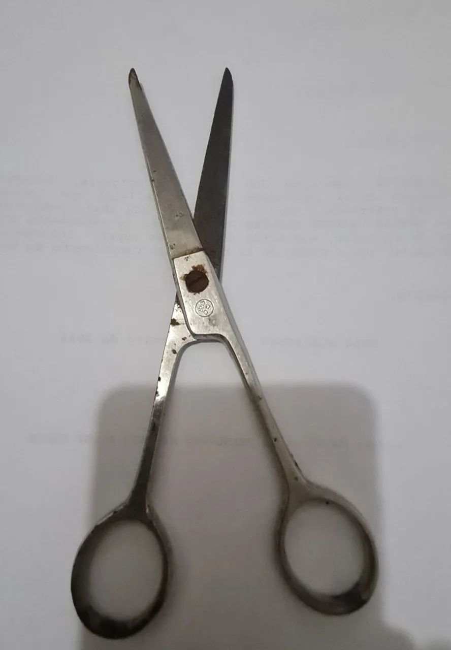 Tesoura Mundial antiga 