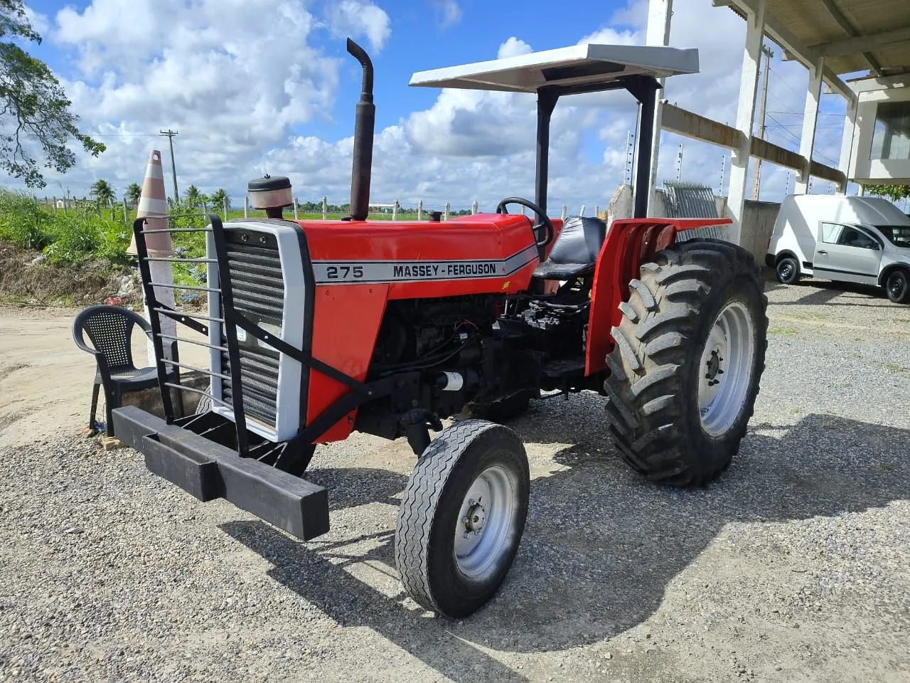 Trator Massey Ferguson 275 - Potência e Confiabilidade!