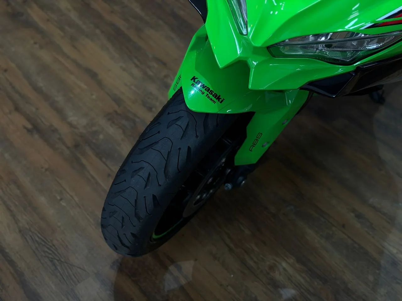 まき NINJA ZX-4R SE KRT EDITION 2025 - é na Kawasaki Autokraft