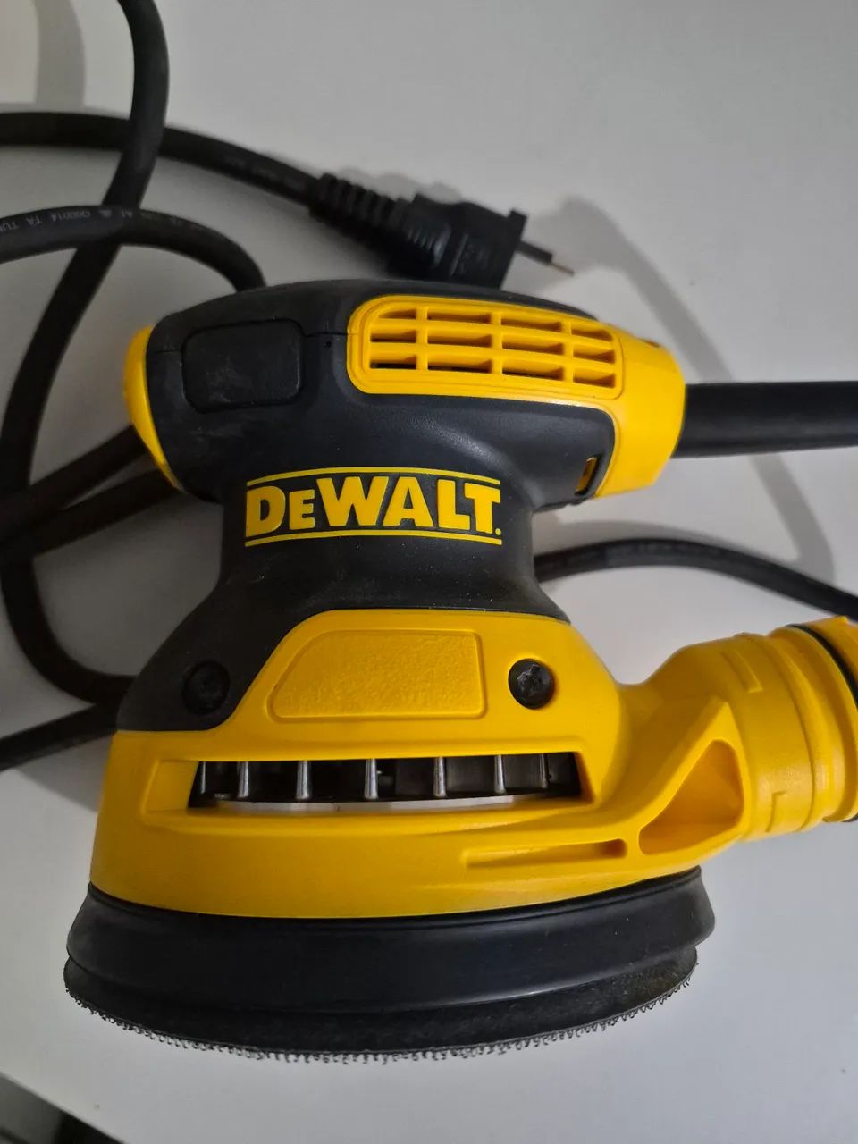 Lixadeira Profissional Roto Orbital 5 Pol.  DEWALT-DWE6421 127v - Foto 6