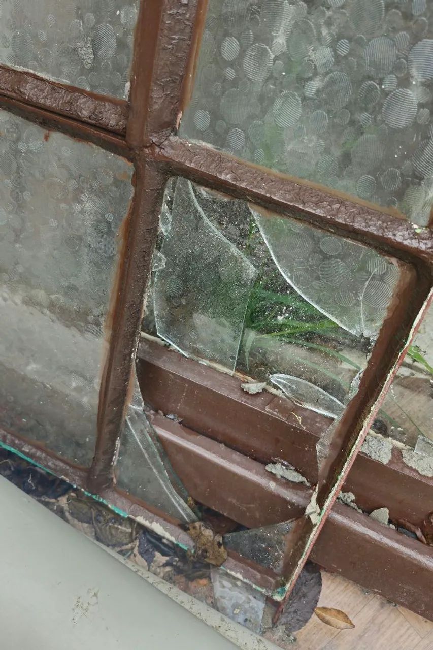 Iron tilt window64861277754754122