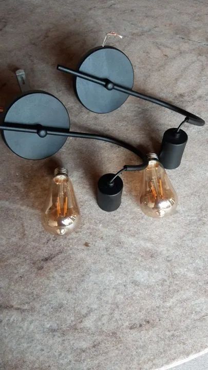 1 par de  luminárias e 1 par de lâmpadas retro 