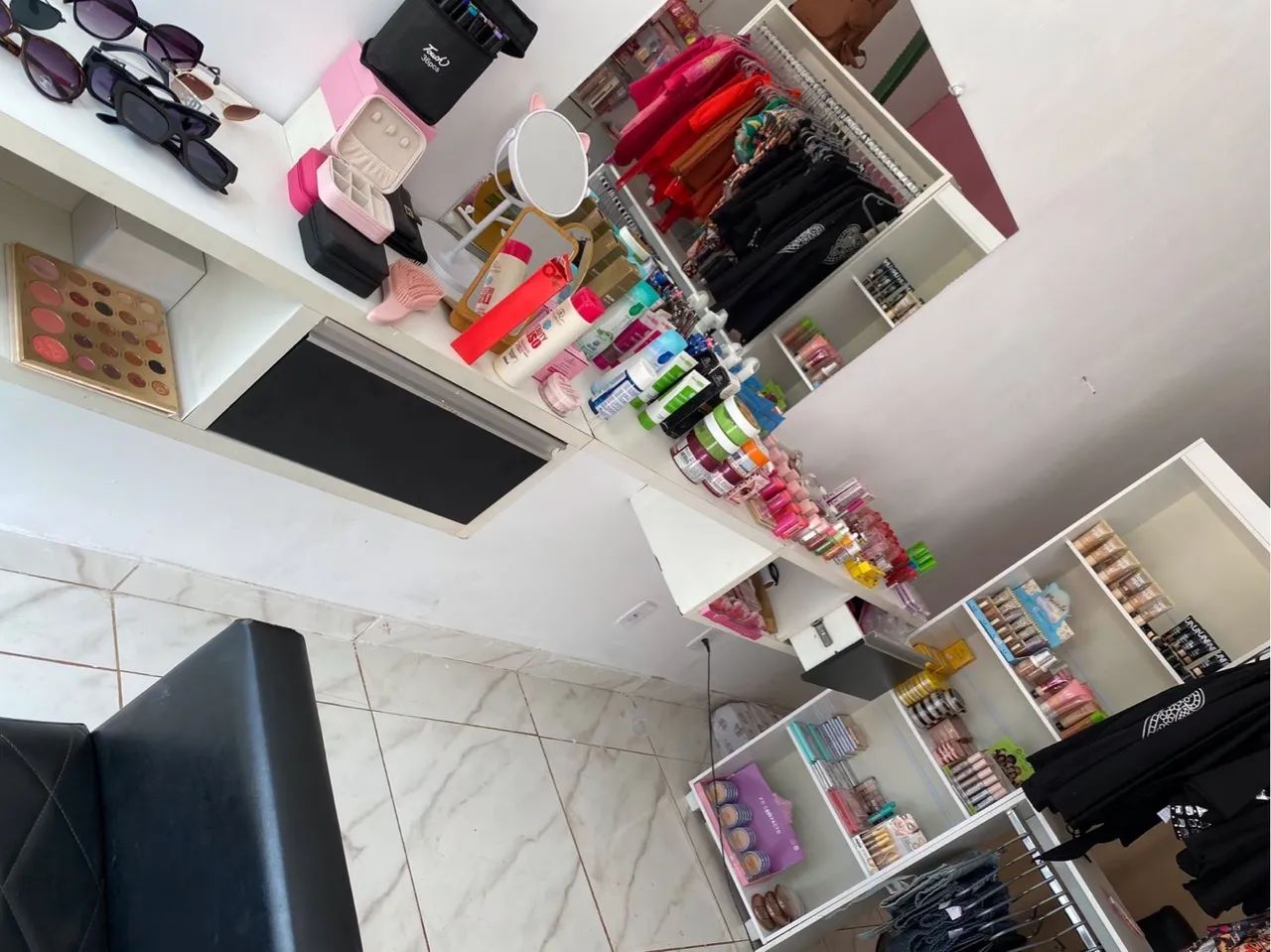 Loja de roupas e maquiagem - Foto 5