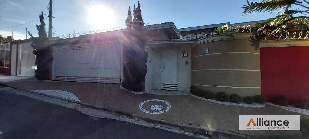 Casa 3 dorm, área de lazer, alto padrão à venda, 363 m² por R$ 1.500.000