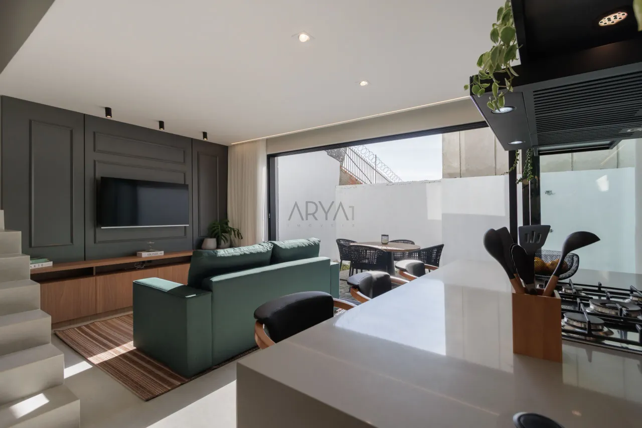 Casa em condomínio no Guabirotuba ARYA1