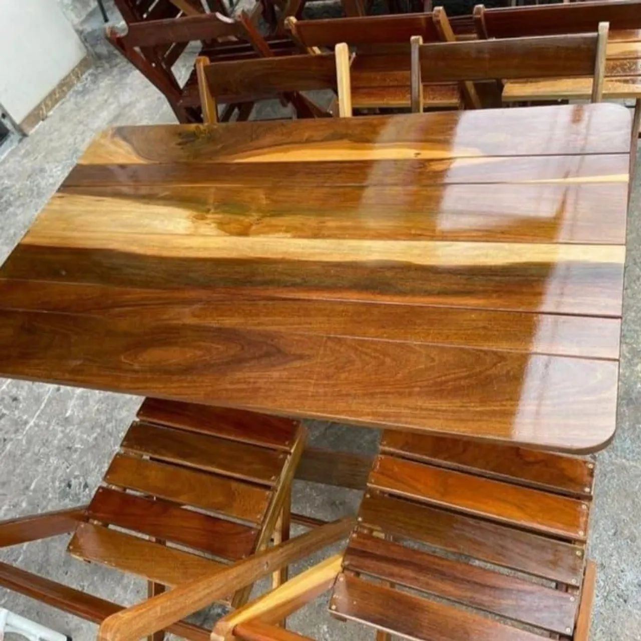 Jogo de Mesa Dobrável com Cadeiras em Ypê Nobre - Completo e Sofisticado!" - Foto 3