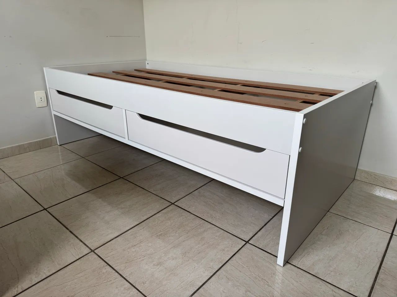 Cama de solteiro branca com 2 gavetas marca TOK & Stock - Foto 3