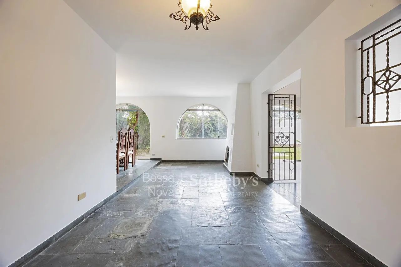 Casa em rua arborizada de Alto de Pinheiros - Foto 4